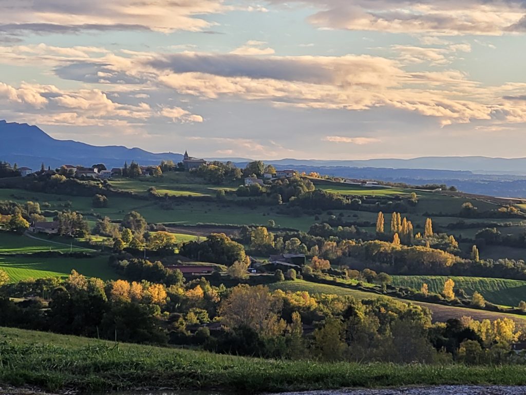 lumière dans la campagne aux environs du village de saint Antoine